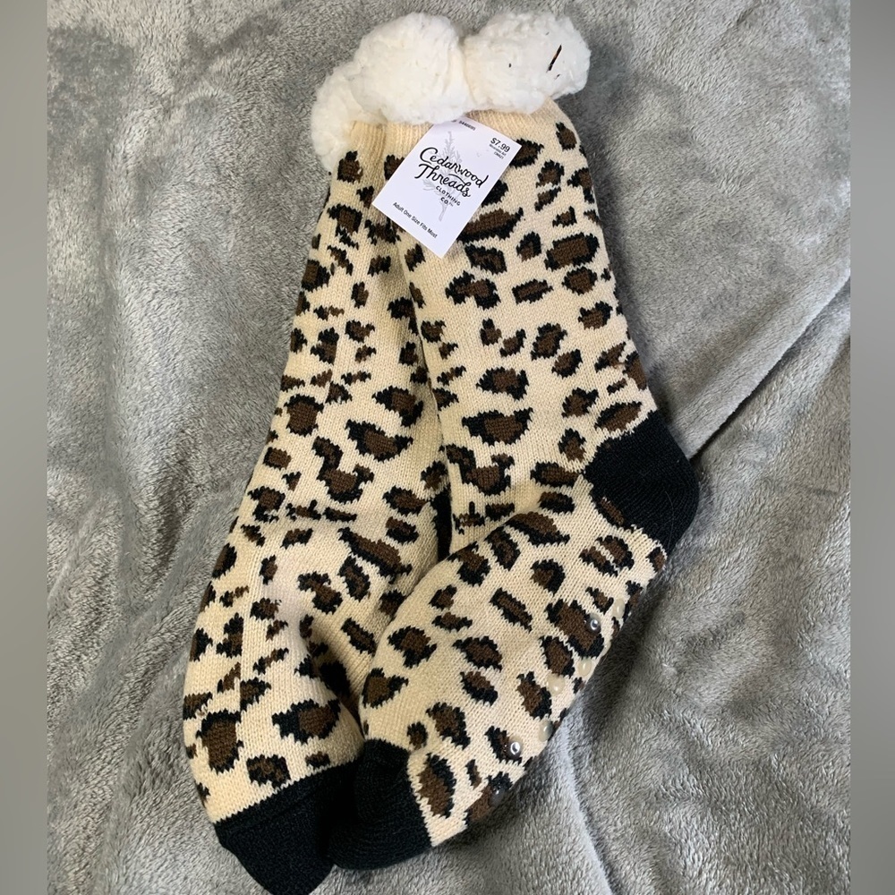 NWT Cedarwood Threads Non-Slip Socks